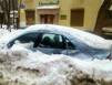 В Мурманске автомобиль засыпало убранным с дороги снегом