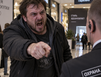 В мурманском торговом центре заметили агрессивного посетителя