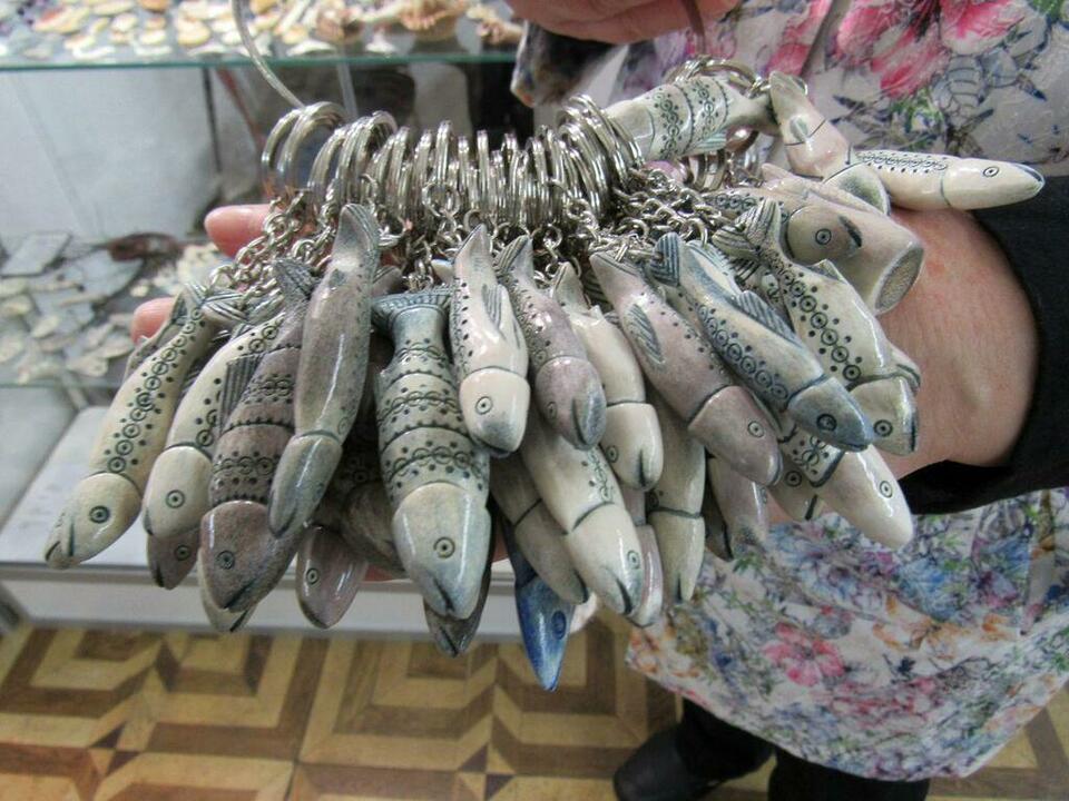 А эти рыбки вырезаны из кости.