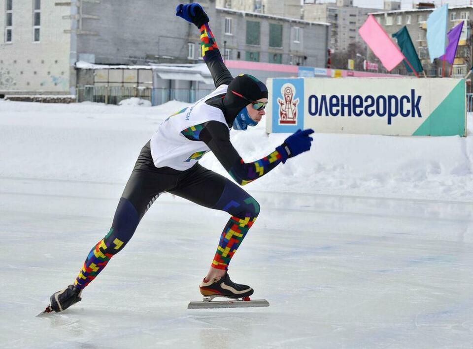 На дорожке - Валерий Савельев.
