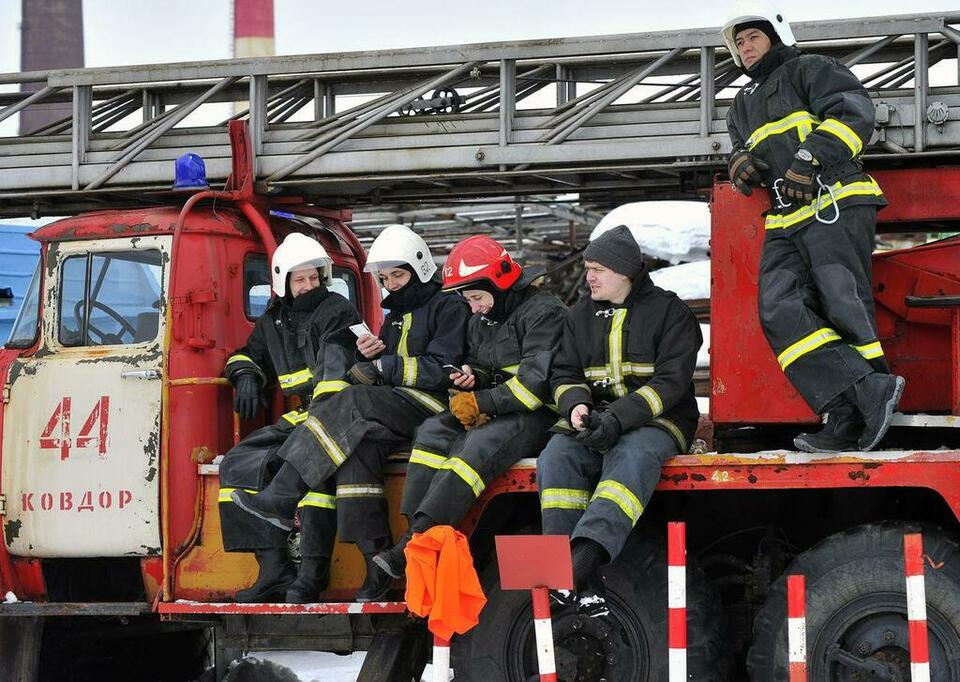 За выступлениями соперников команды следили внимательно и снимали все на телефоны.