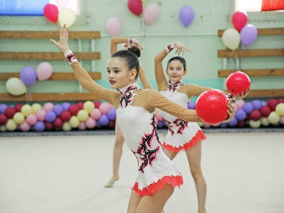 На ковре царят красота и грация. На ковре царят красота и грация.