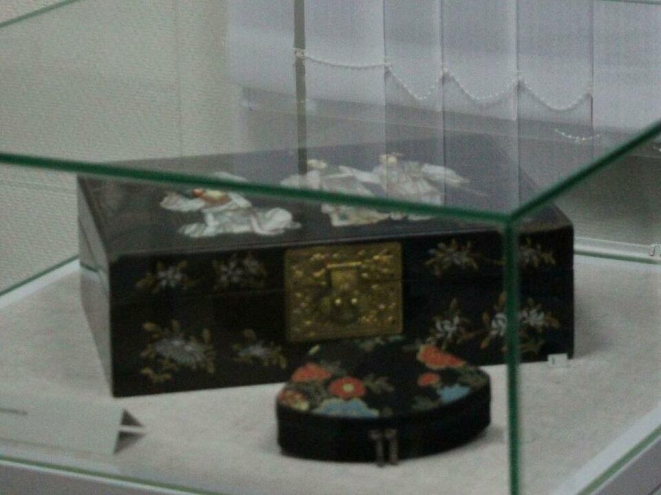 В такой ларец можно спрятать много секретов.