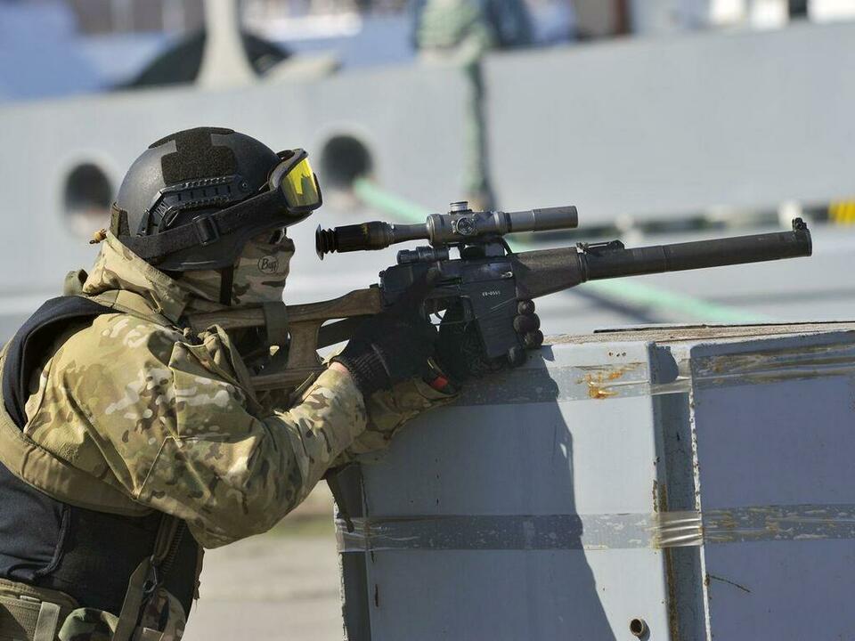 Террорист на прицеле у снайпера
