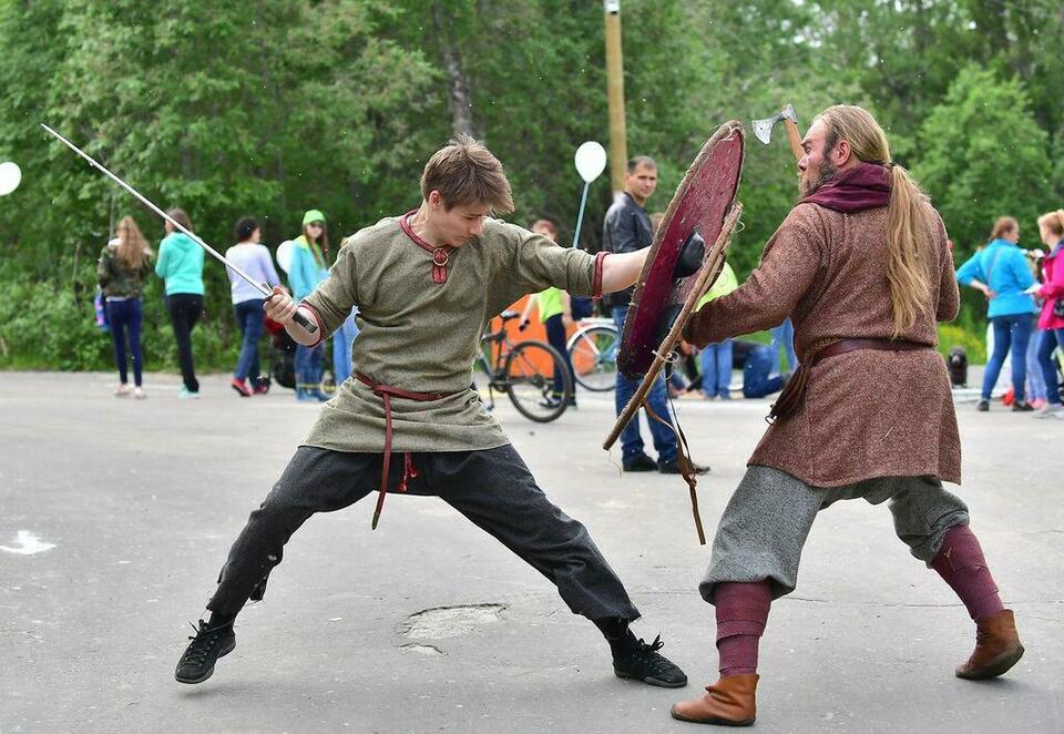 Раззудись, плечо! Размахнись, рука...