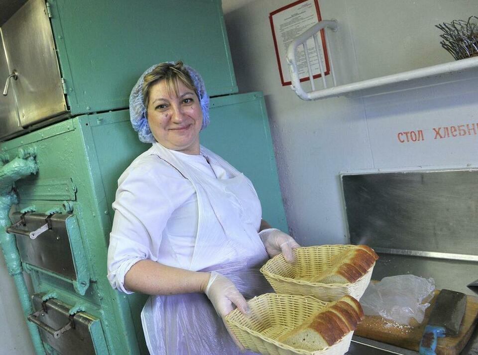 Судовой камбузник Ирина Софина - правая рука поваров.