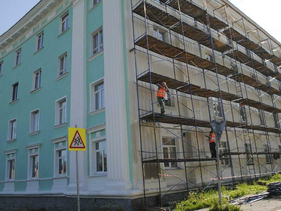 «Лицо» Центра детского творчества «Хибины» приводят в порядок. «Лицо» Центра детского творчества «Хибины» приводят в порядок.
