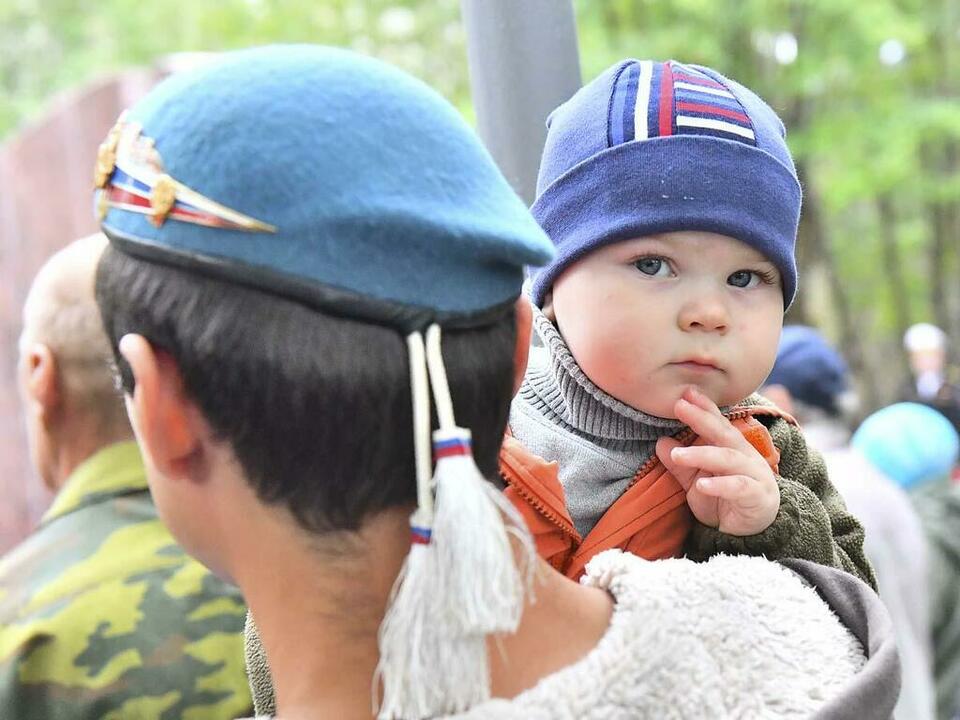 У «голубых беретов» подрастает смена. У «голубых беретов» подрастает смена.