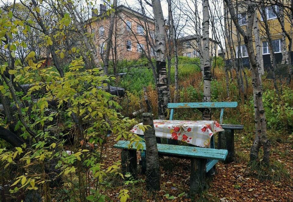 Совсем незнакомый. Как будто и не Мурманск вовсе - не парадный, тихий, неторопливый. Но тоже родной.