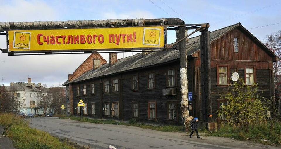 В будущее мы входим, оглядываясь на прошлое. И дорога эта будет счастливой.