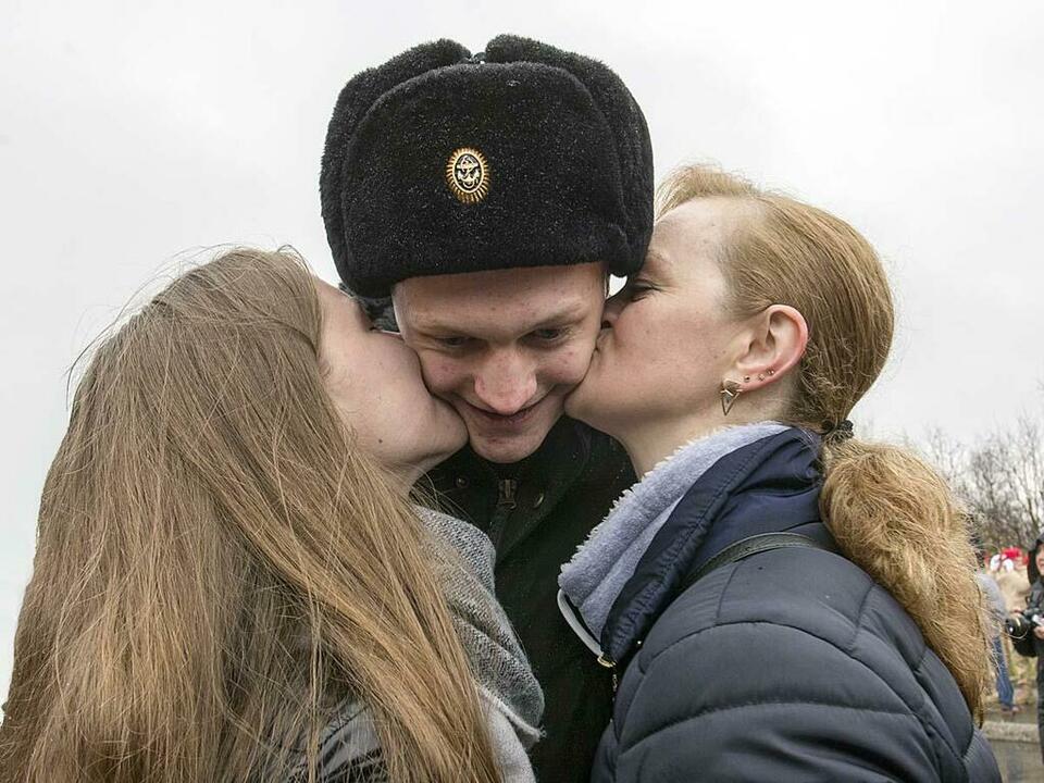 Чтоб служилось сладко. Чтоб служилось сладко.