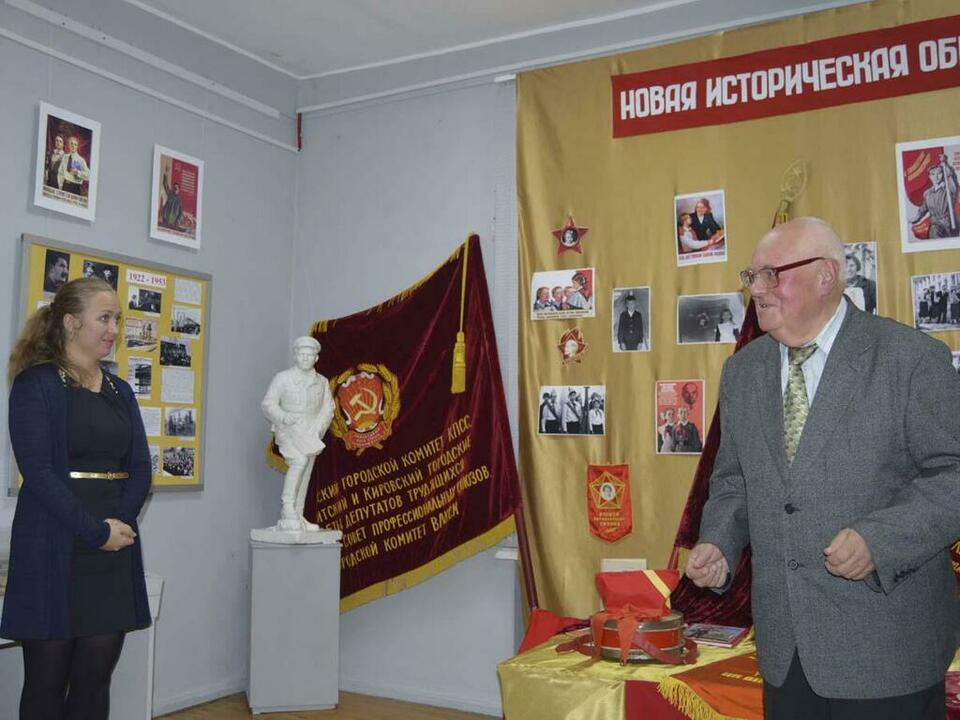 Игорь Красоткин благодарит за выставку. Игорь Красоткин благодарит за выставку.