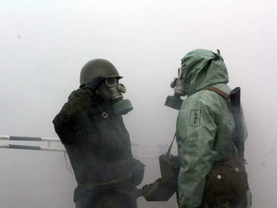 Оборонялись в условиях применения химического оружия. Оборонялись в условиях применения химического оружия.