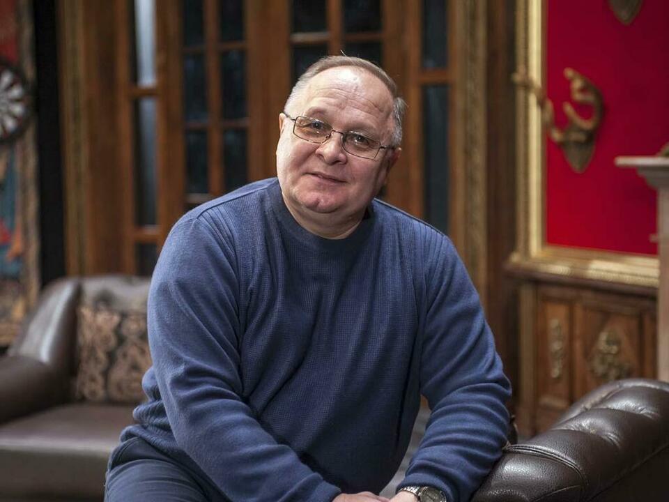 Режиссер спектакля Ринат Фазлеев. Режиссер спектакля Ринат Фазлеев.