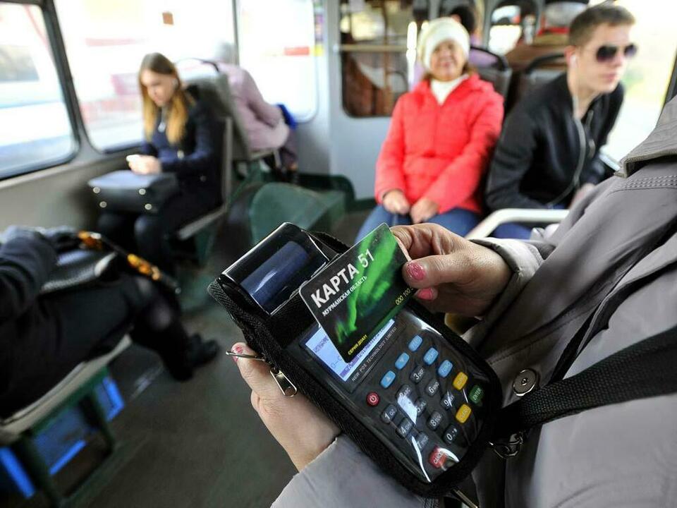 В троллейбусе - по безналу. В троллейбусе - по безналу.