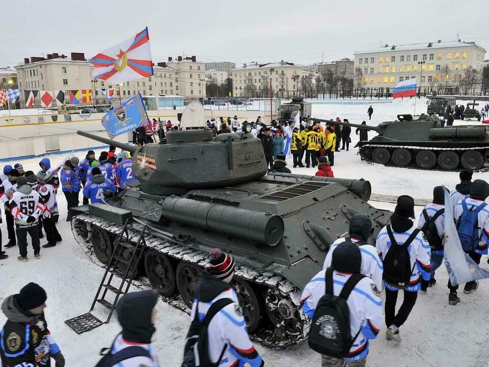 Выставка военной техники. Выставка военной техники.