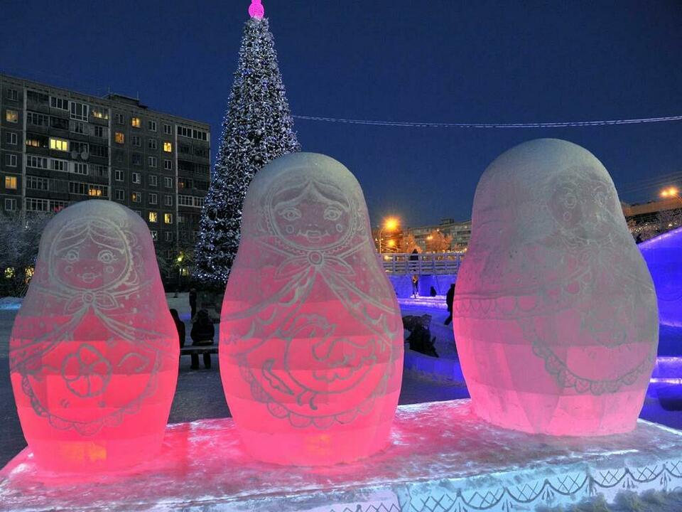Красуются румяные ледяные сестрички. Красуются румяные ледяные сестрички.
