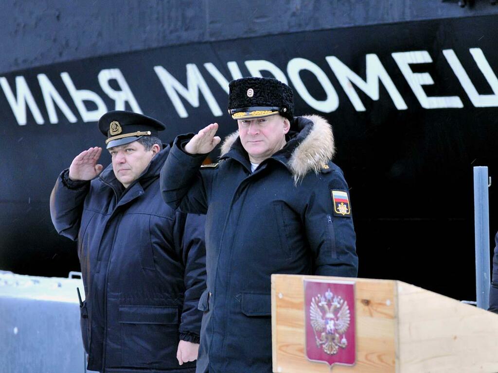 Капитан ледокола Глеб Рутковский и командующий СФ адмирал Николай Евменов. Капитан ледокола Глеб Рутковский и командующий СФ адмирал Николай Евменов.