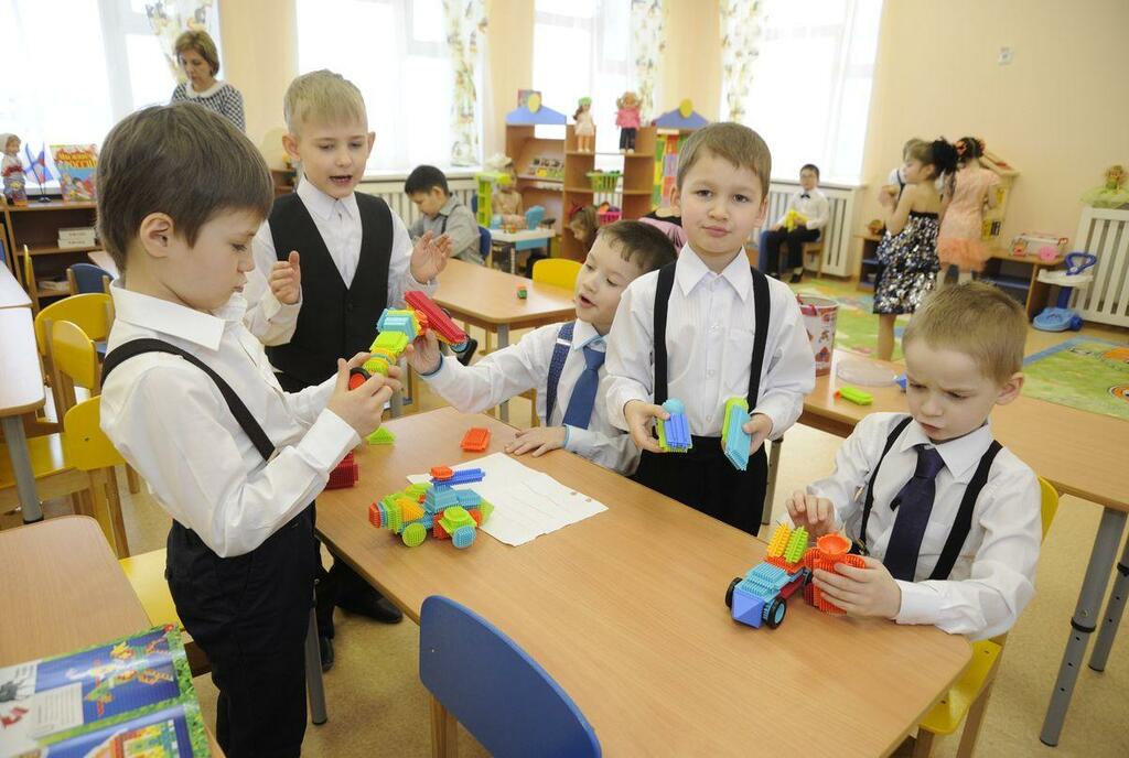Самое интересное для деток на новом месте - игрушки.