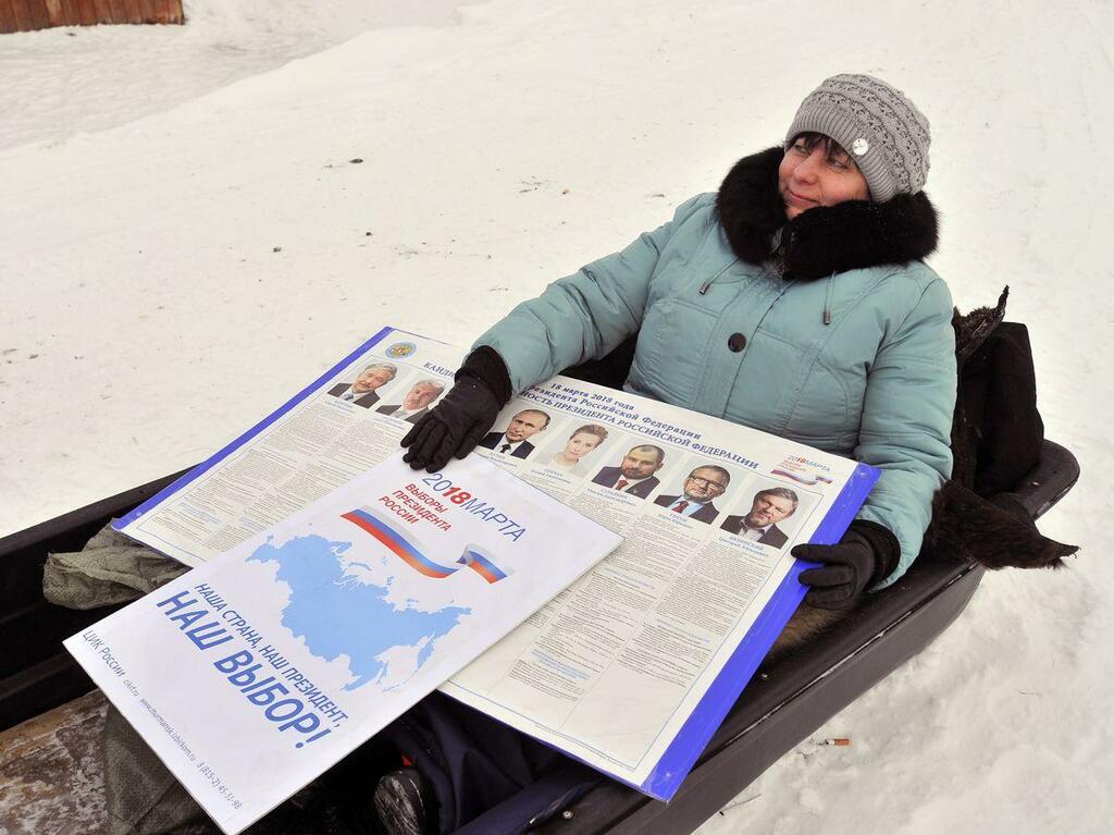 Летом до Кузомени можно добраться на машине, зимой - только на снегоходе.