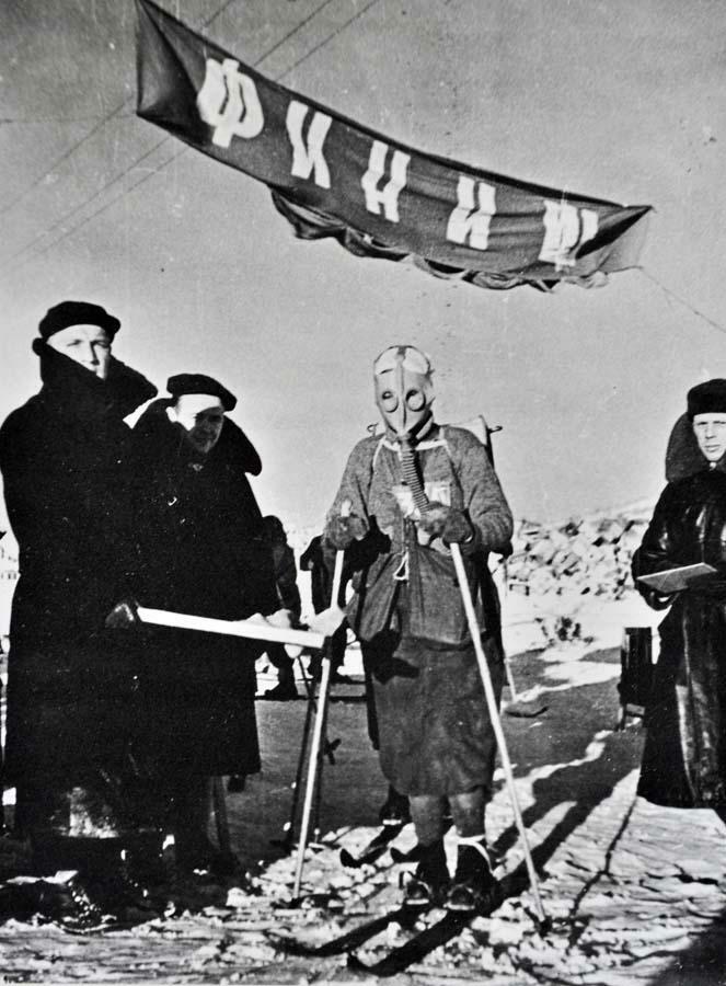 Вот так проходила подготовка молодежи к службе около века назад. Вот так проходила подготовка молодежи к службе около века назад.
