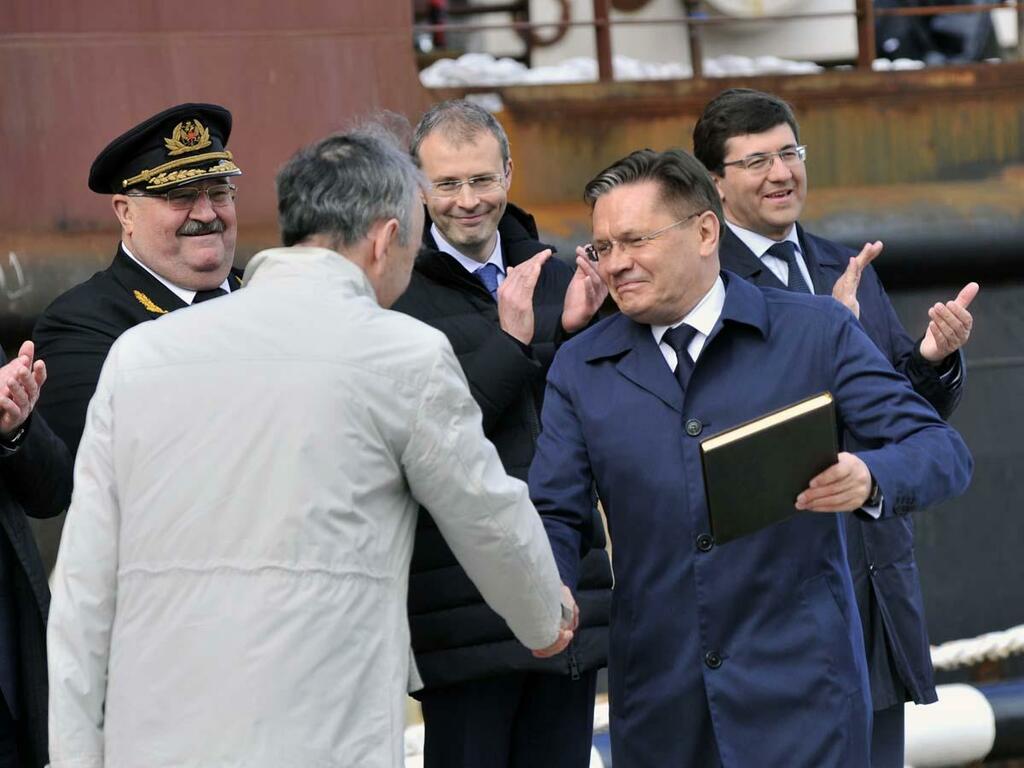 Алексей Лихачев поздравляет с прибытием в Мурманск ПЭБ «Академик Ломоносов». Алексей Лихачев поздравляет с прибытием в Мурманск ПЭБ «Академик Ломоносов».
