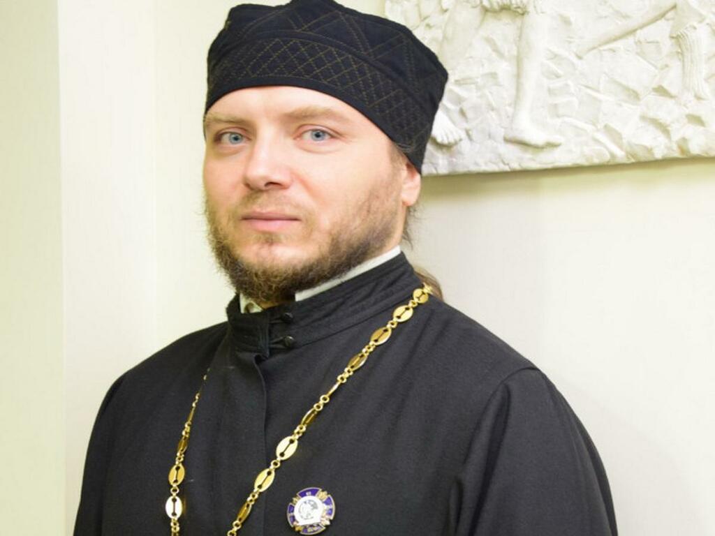 Отец Сергий.