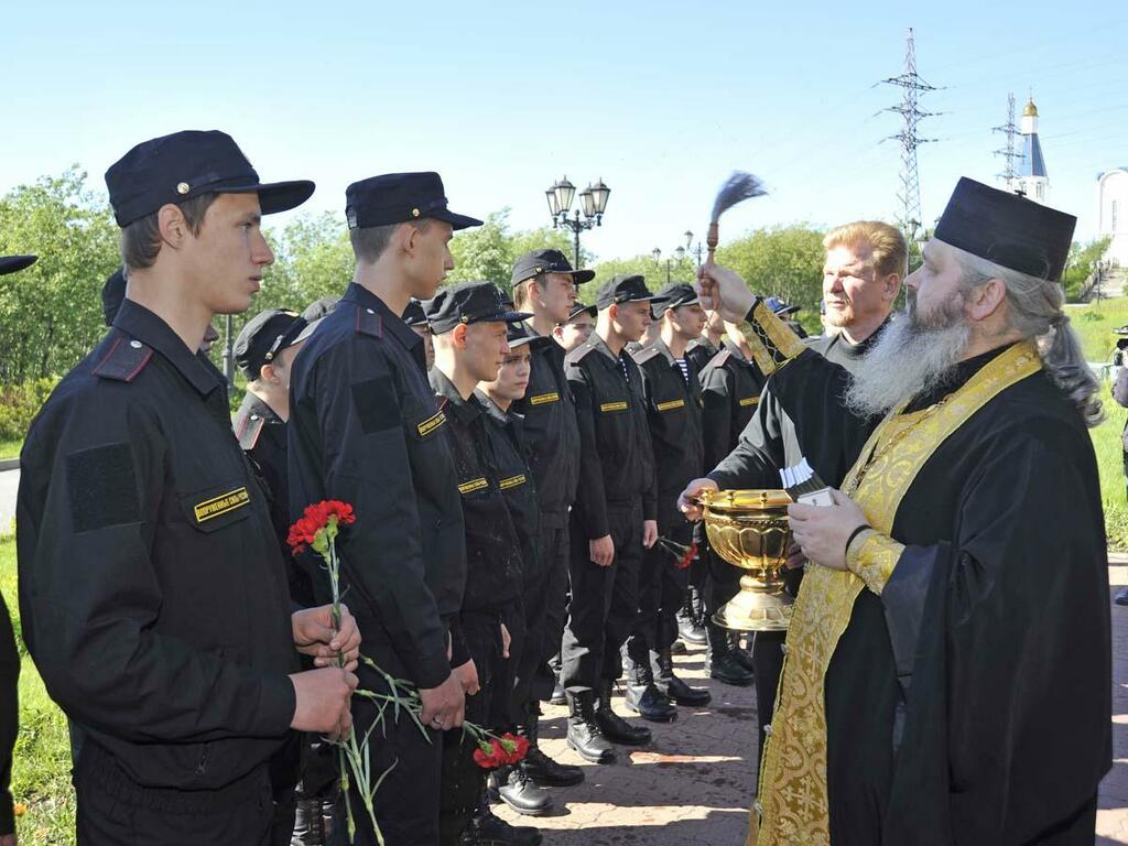 Благословили на хорошую службу. Благословили на хорошую службу.