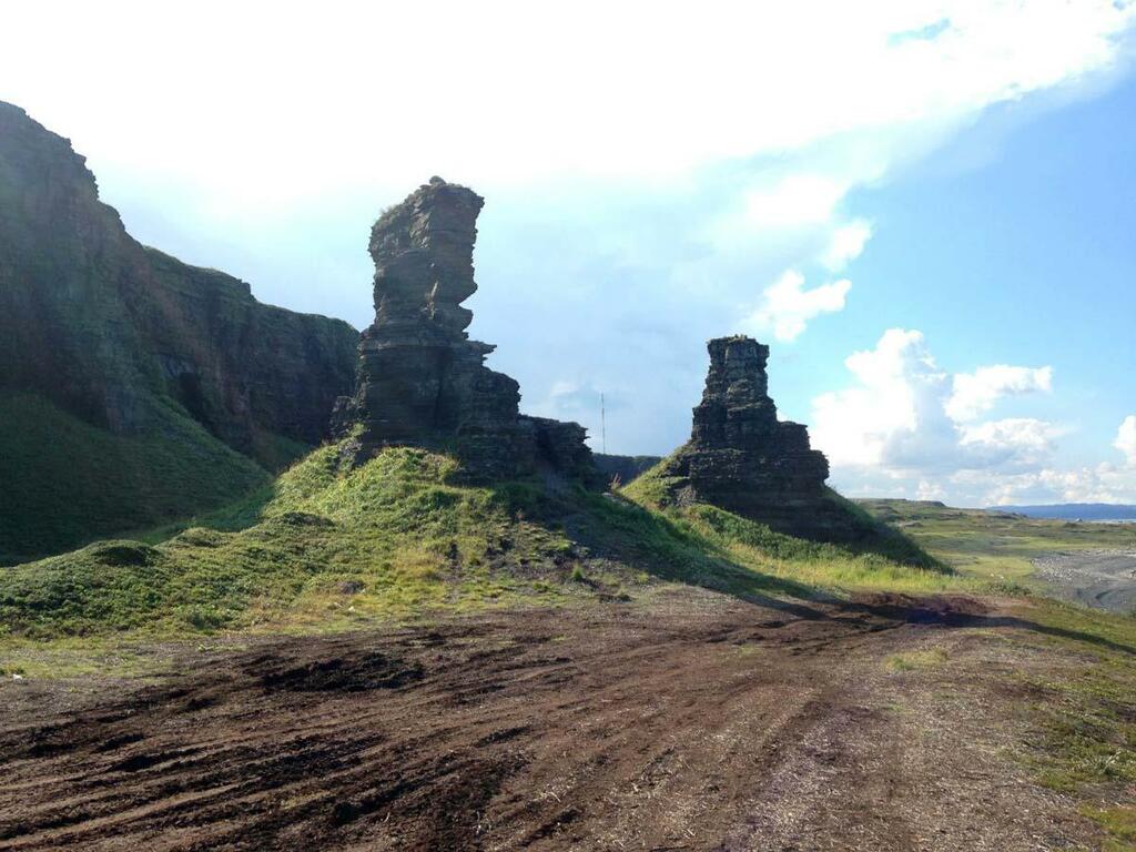 Братья-останцы на Рыбачьем. Братья-останцы на Рыбачьем.