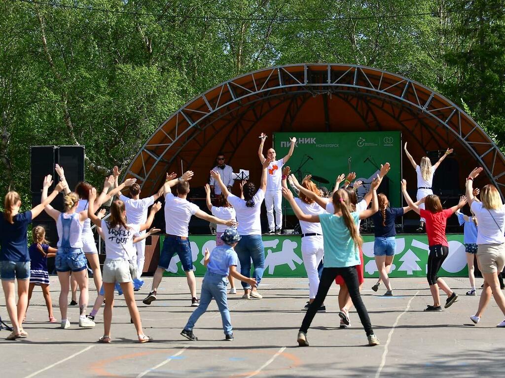 Учимся танцевать массово. Учимся танцевать массово.