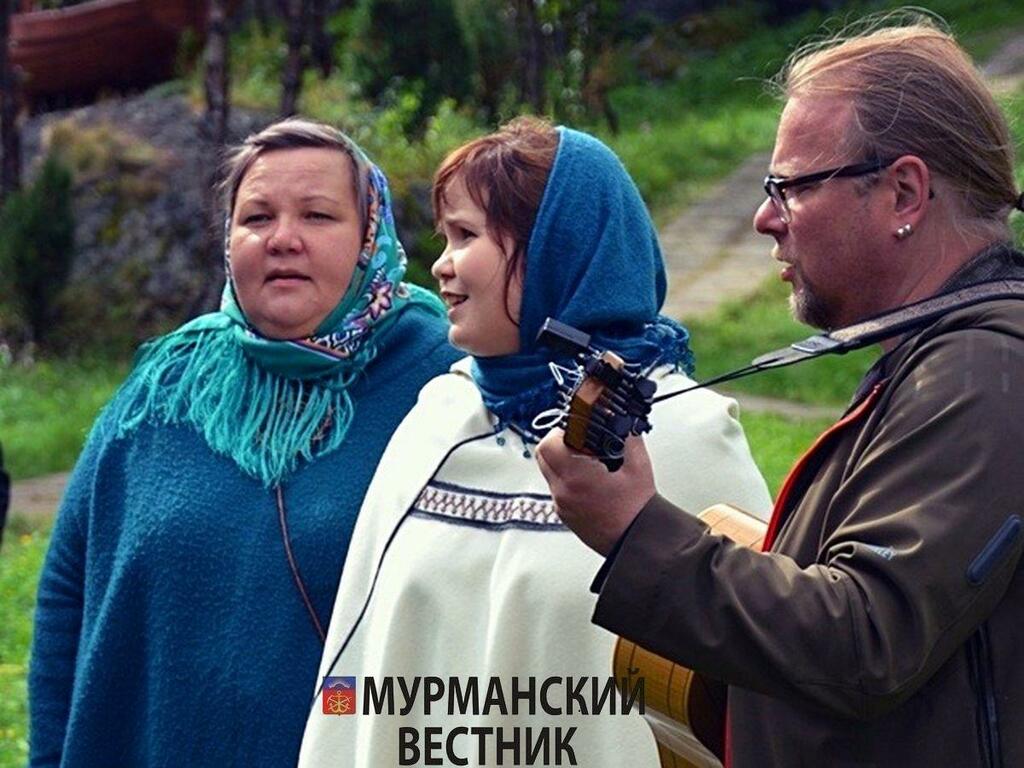 Песни под гитару исполнили гости из Финляндии. Фото Светланы Отиновой. Песни под гитару исполнили гости из Финляндии. Фото Светланы Отиновой.