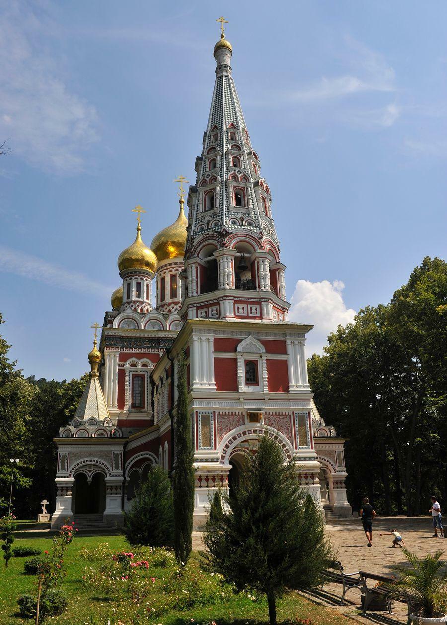 Храм-памятник Рождества Христова на южной стороне Шипкинского перевала.