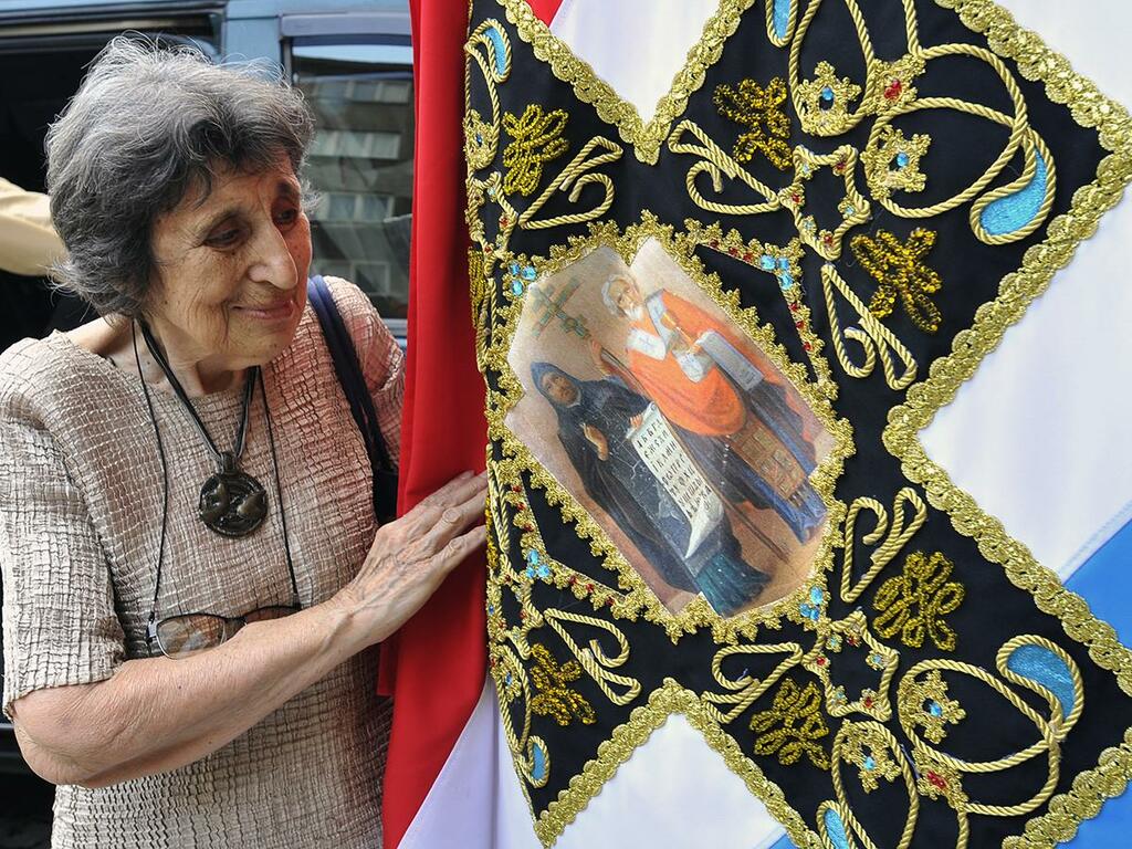 Калина Канева, общественный деятель, журналист из Болгарии, у Самарского знамени. Калина Канева, общественный деятель, журналист из Болгарии, у Самарского знамени.