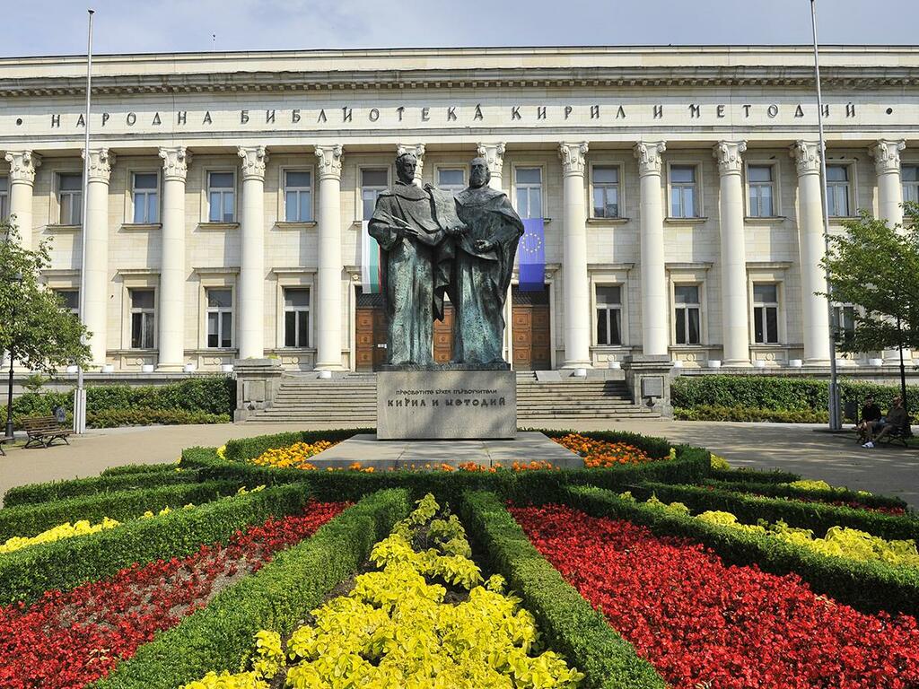 Памятник Кириллу и Мефодию в Софии. Памятник Кириллу и Мефодию в Софии.