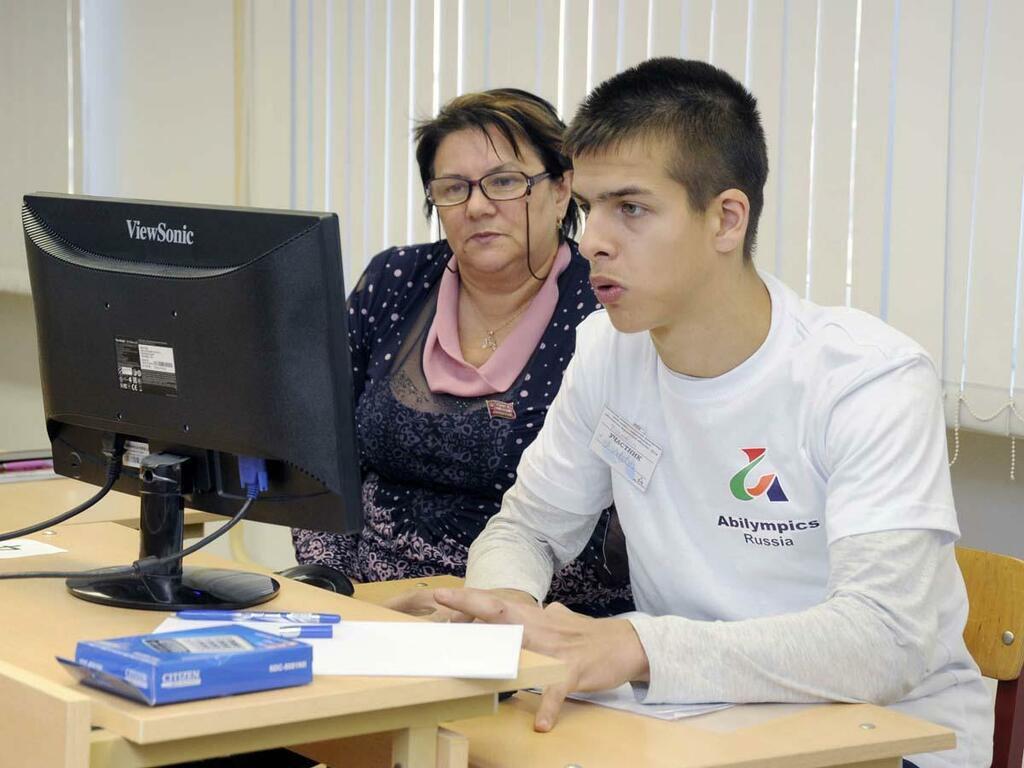 Теоретические знания проверяли за компьютером. Теоретические знания проверяли за компьютером.