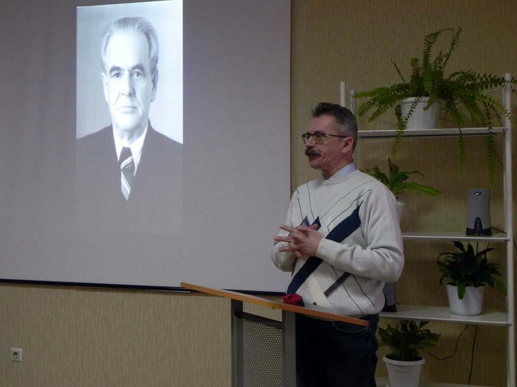Выступает Дмитрий Жалнин.