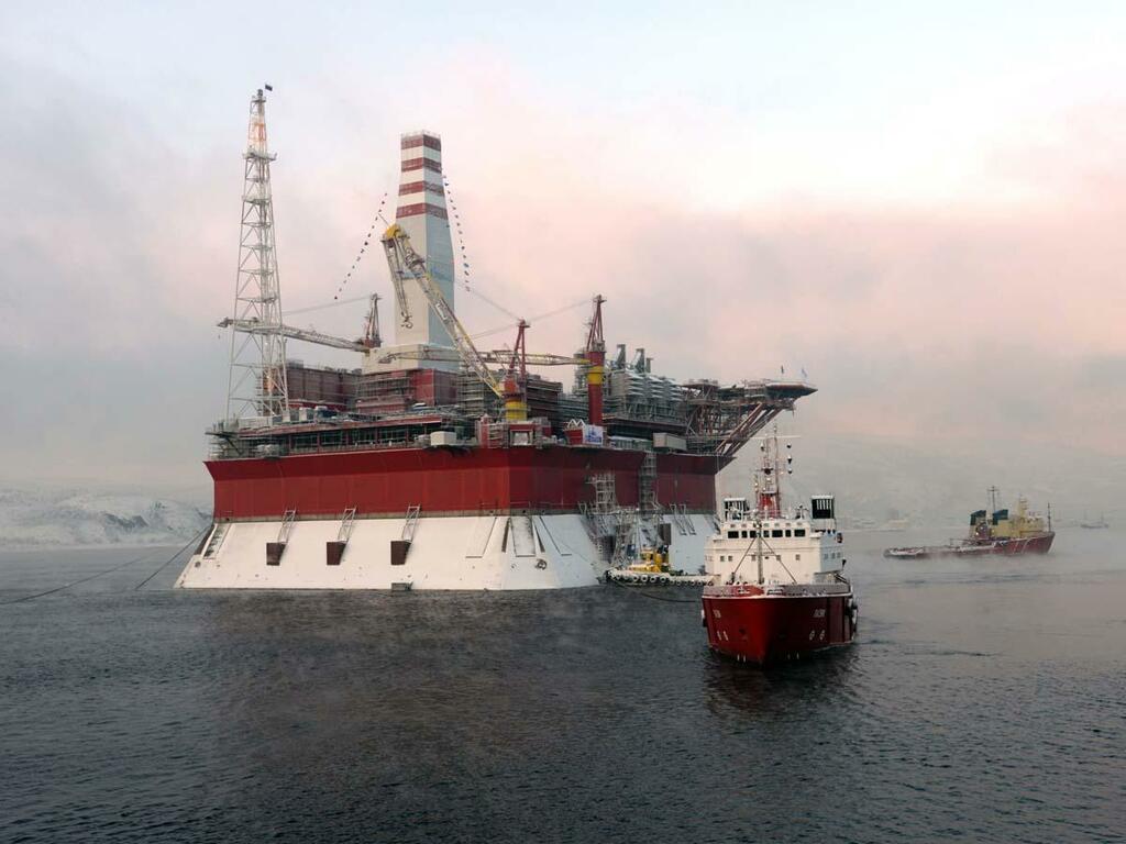 Нефтяная платформа «Приразломная». Нефтяная платформа «Приразломная».