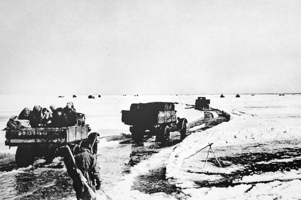 Рафаил Мазелев. Ладожская трасса. Военно-автомобильная дорога. 12 апреля 1942 г. Рафаил Мазелев. Ладожская трасса. Военно-автомобильная дорога. 12 апреля 1942 г.