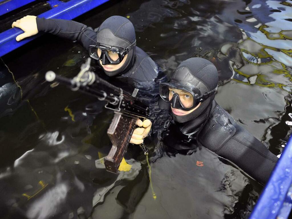 Тренировка боевых пловцов.