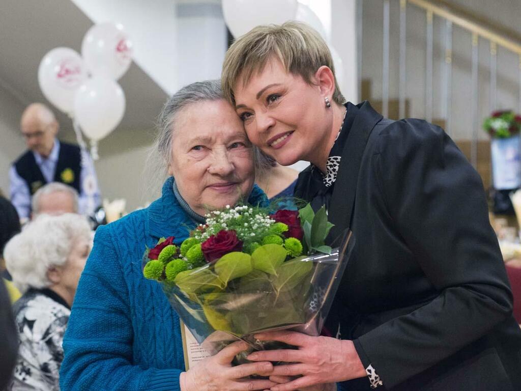 Губернатор Марина Ковтун поздравила блокадников. Губернатор Марина Ковтун поздравила блокадников.