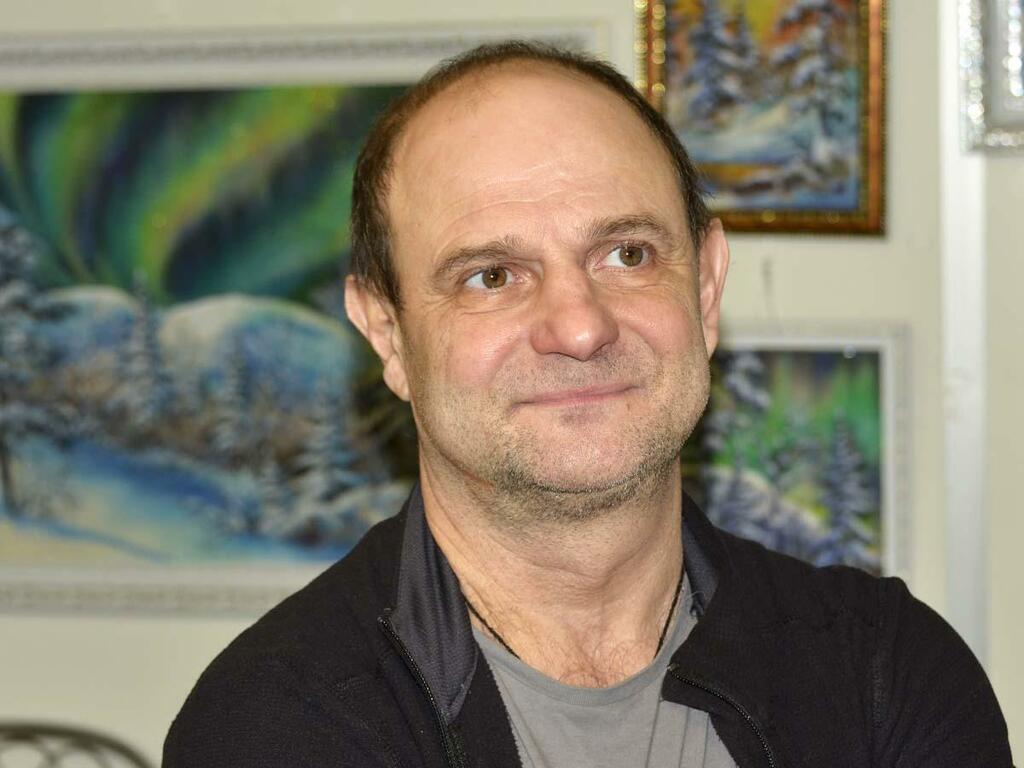 В Апатитах каменной крошкой занимаются многие мастера.