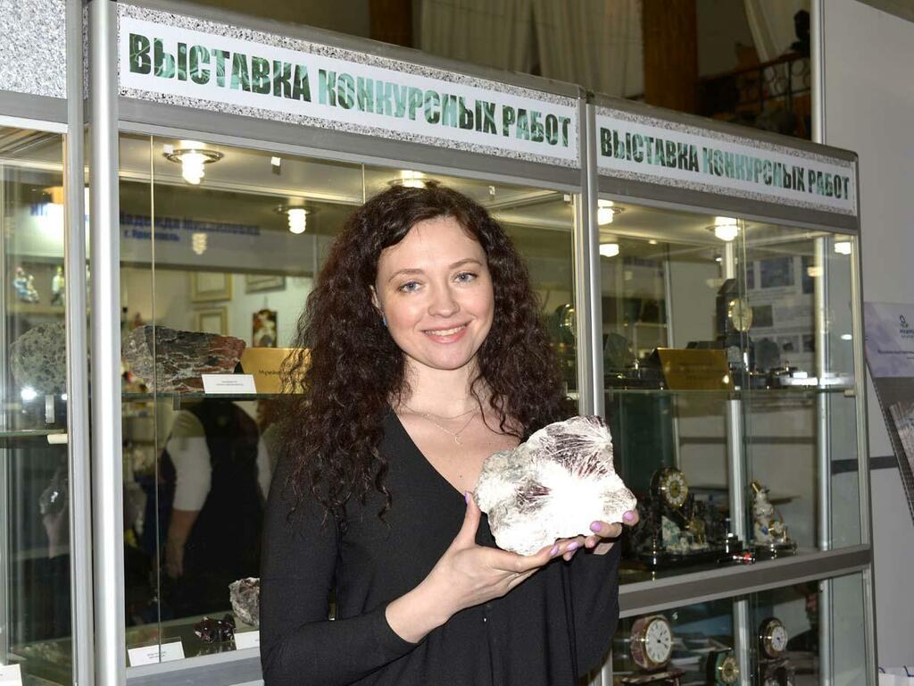 Любой из хибинских поделочных камней достоин выставки.