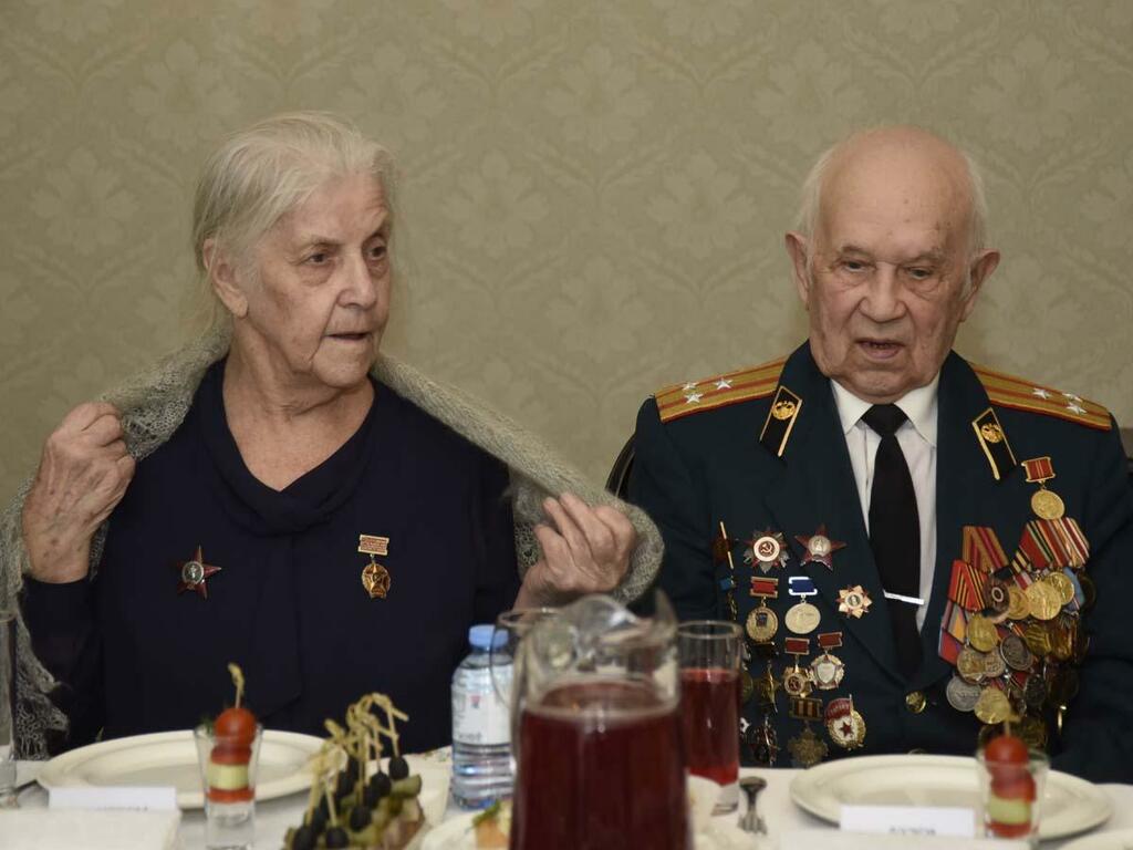 Бойцы вспоминают минувшие дни. Бойцы вспоминают минувшие дни.
