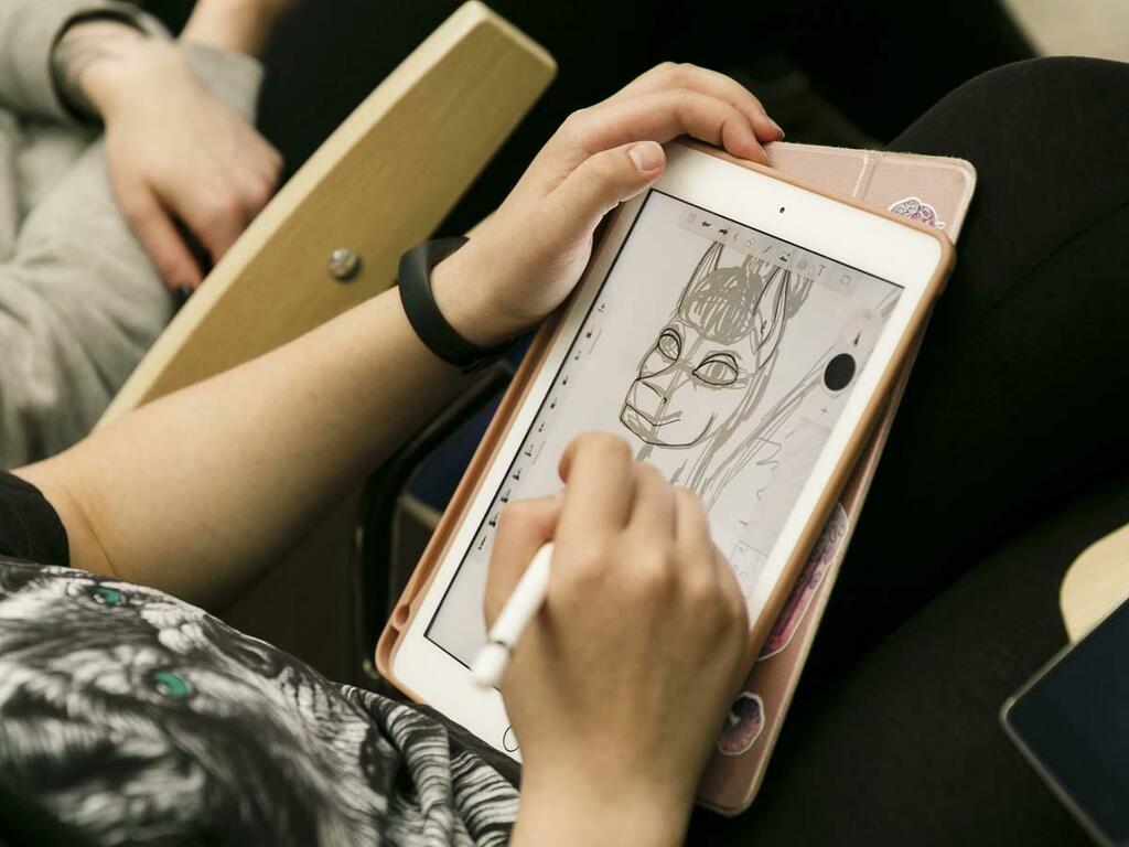 Творческие люди времени зря не теряют. Творческие люди времени зря не теряют.
