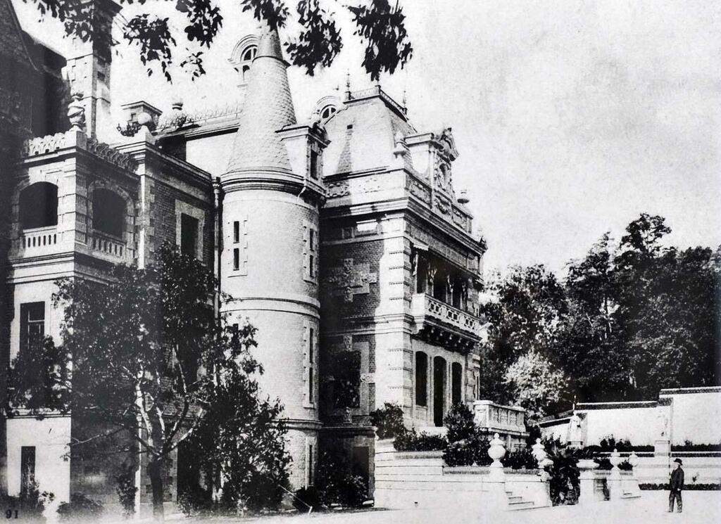 Алупка. Въезд в Воронцовский дворец. 1880-е г. Семенов И. И. Алупка. Въезд в Воронцовский дворец. 1880-е г. Семенов И. И.