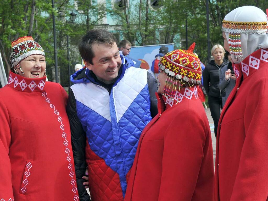 Все хотели поговорить и сделать фото с главой региона. Все хотели поговорить и сделать фото с главой региона.