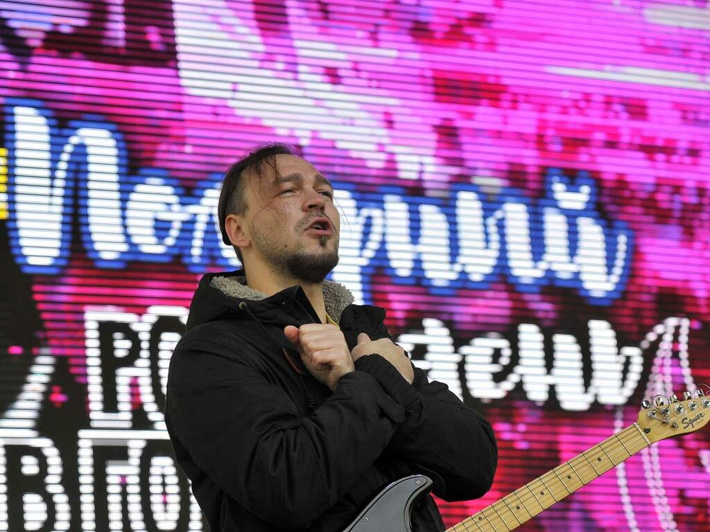 На сцене рок-фестиваля - мурманская группа &laquo;Стереофьорд&raquo;.