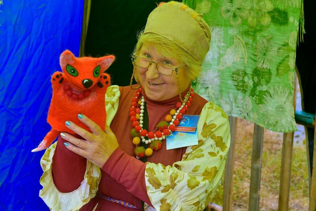 Сказочница - лиса.