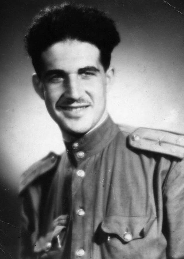 Вениамин Шейнкер. 1945 г. Вениамин Шейнкер. 1945 г.