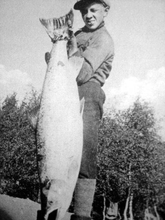 Вот такую рыбу ловили в 1930-е на реке Паз. 